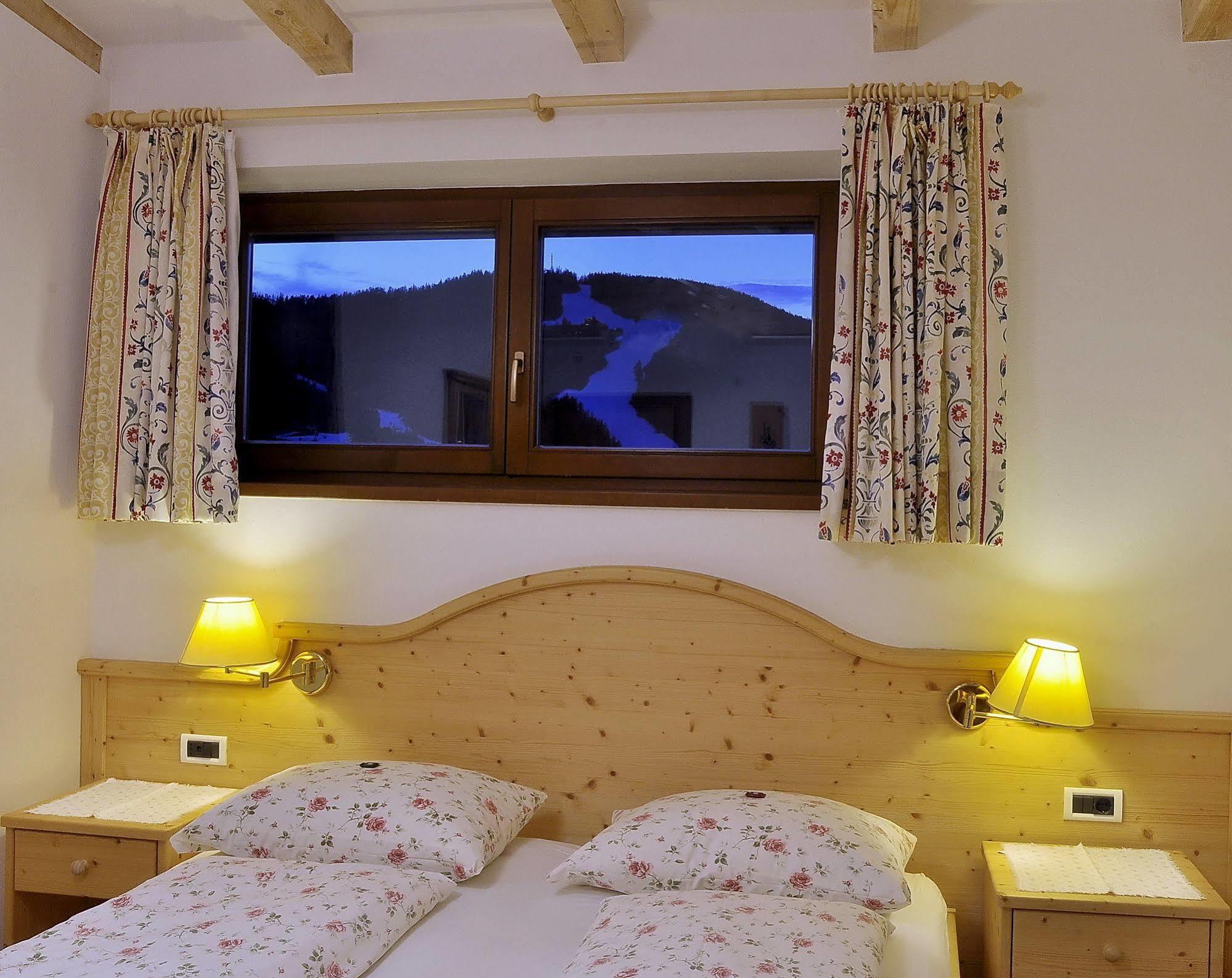 Hotel Monte Paraccia Сан-Віджиліо-ді-Мареббе Екстер'єр фото