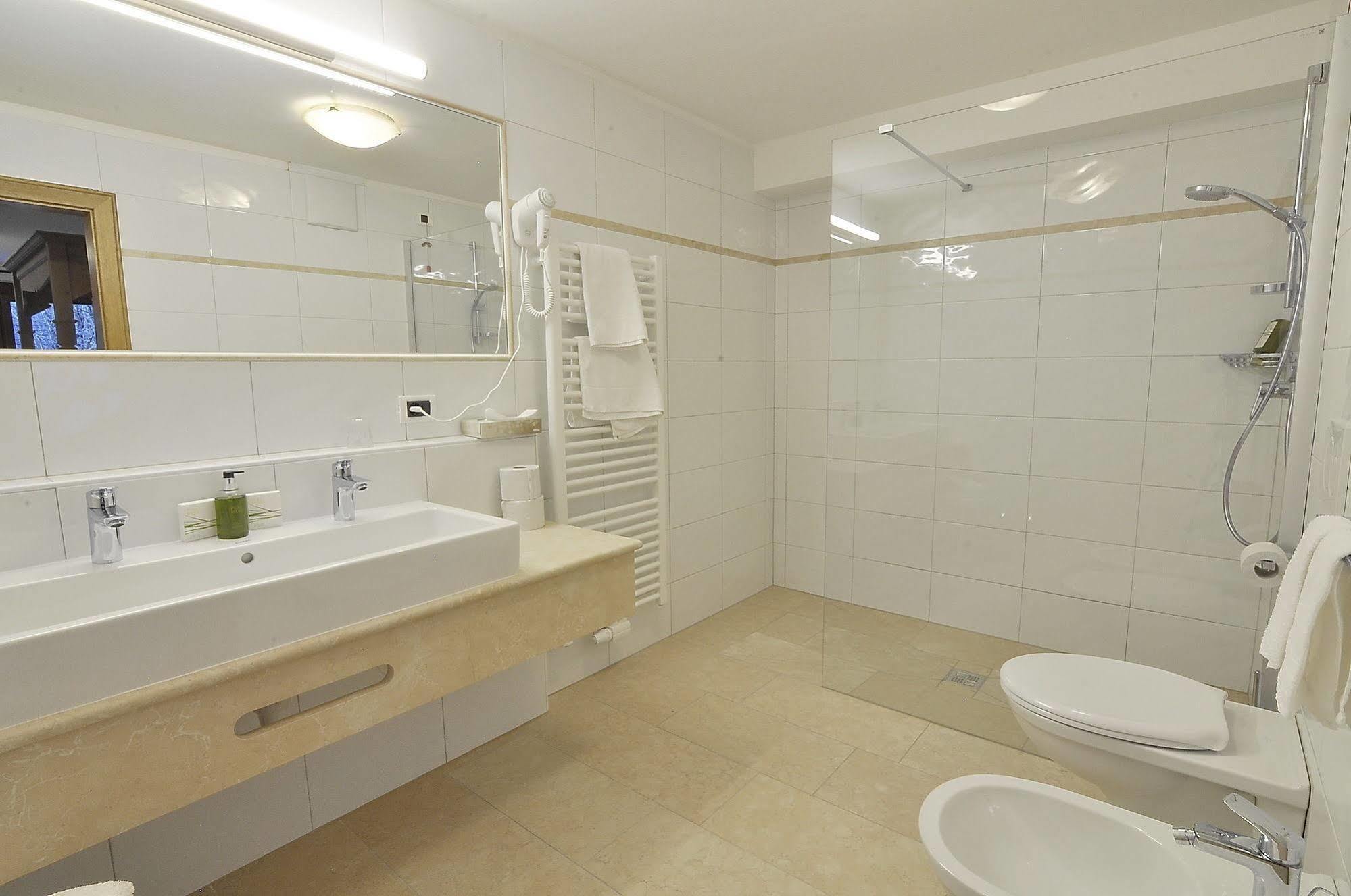 Hotel Monte Paraccia Сан-Віджиліо-ді-Мареббе Екстер'єр фото