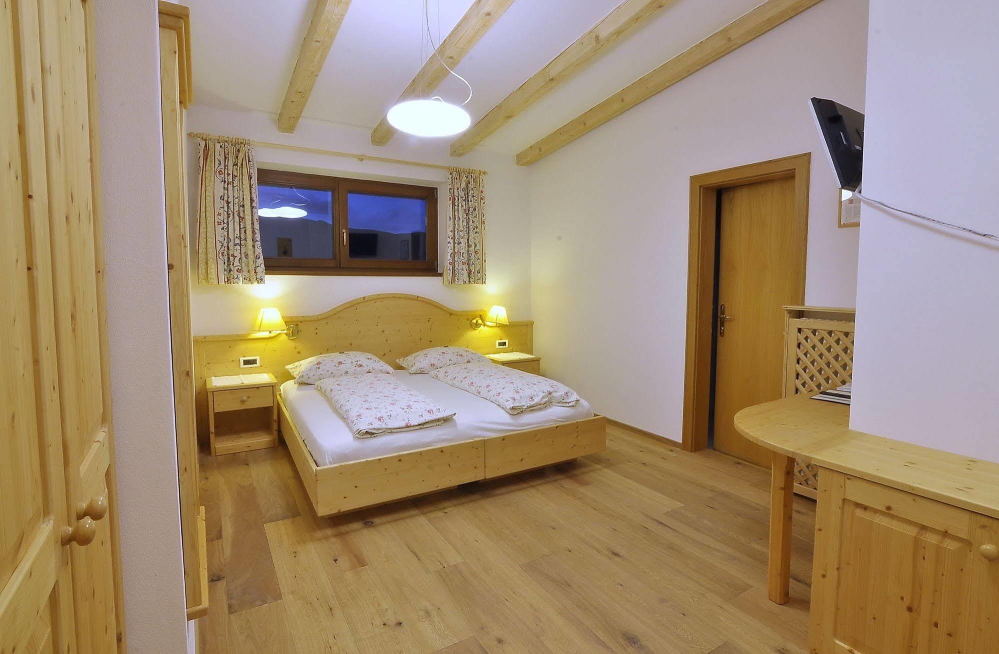 Hotel Monte Paraccia Сан-Віджиліо-ді-Мареббе Екстер'єр фото