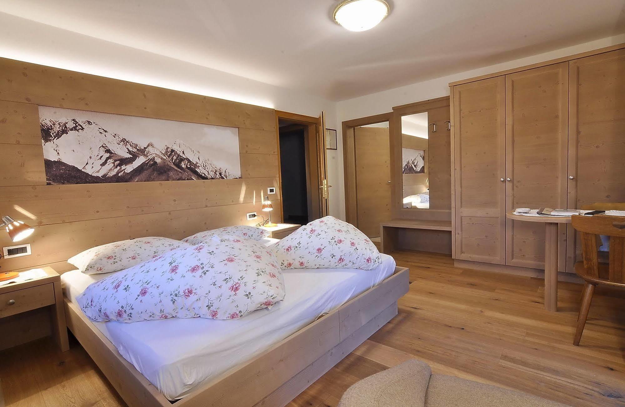 Hotel Monte Paraccia Сан-Віджиліо-ді-Мареббе Екстер'єр фото
