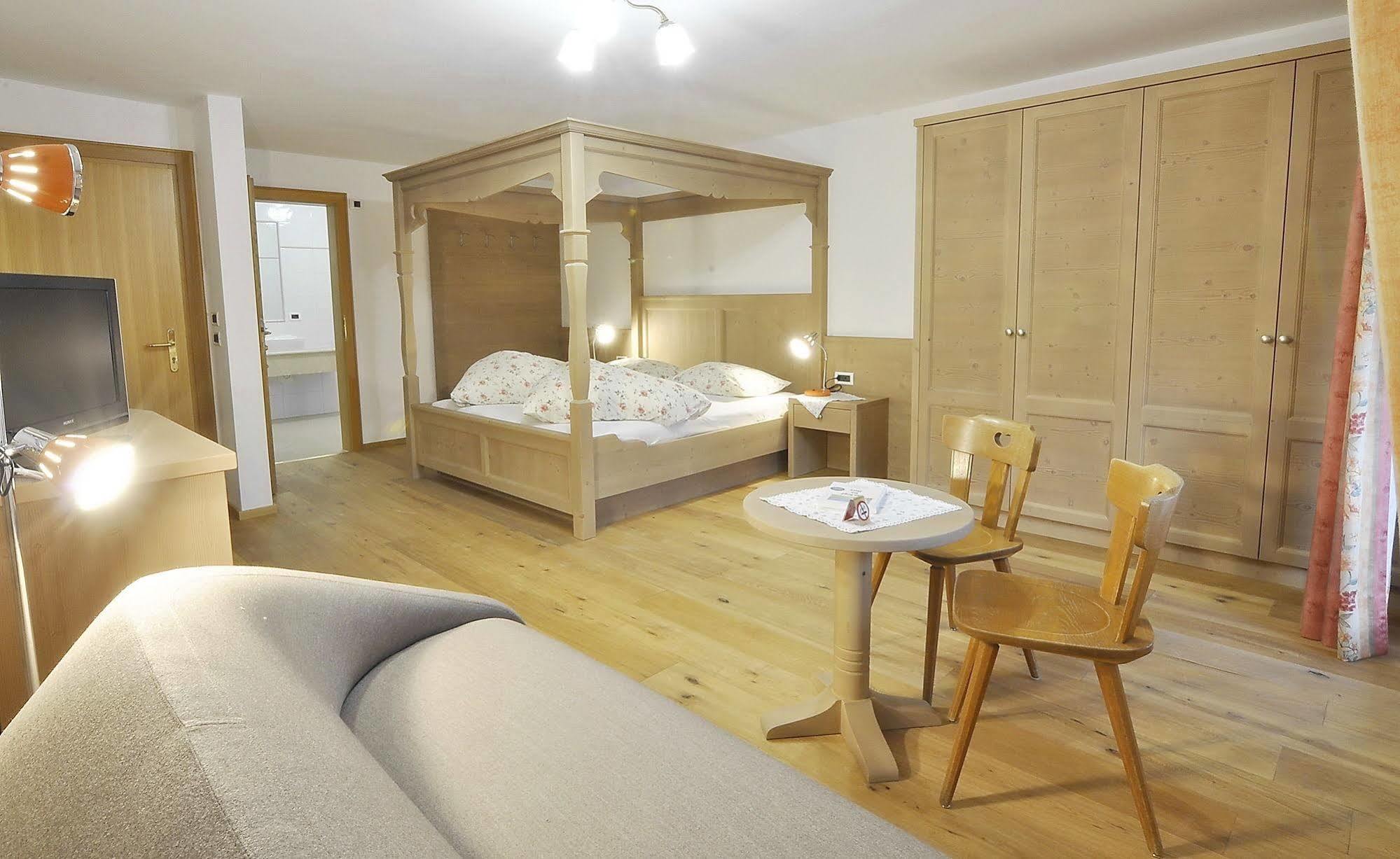 Hotel Monte Paraccia Сан-Віджиліо-ді-Мареббе Екстер'єр фото